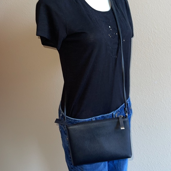 Calvin Klein - Picture 4 of 8